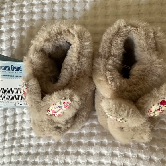 Slippers - Picture 2 of 3
